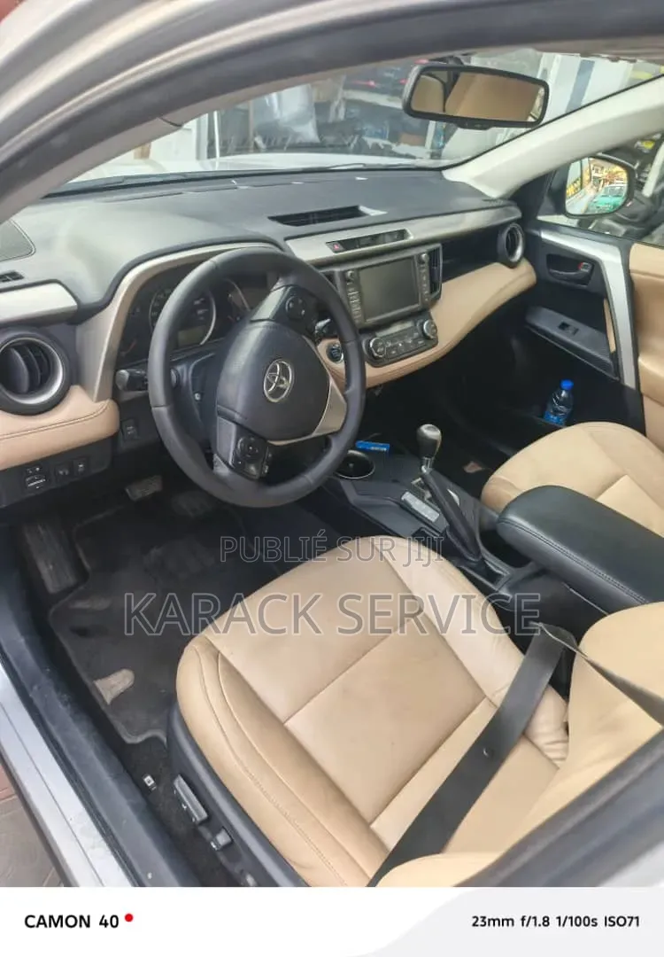 Toyota RAV4 2023 Gris