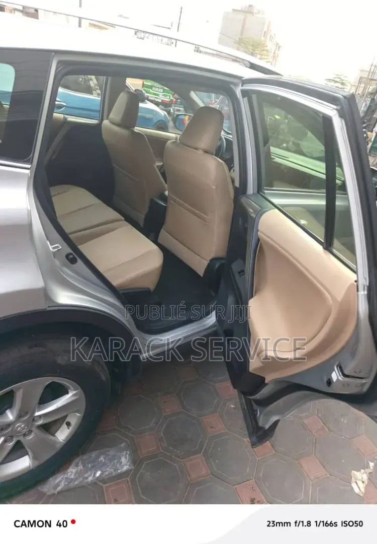 Toyota RAV4 2023 Gris