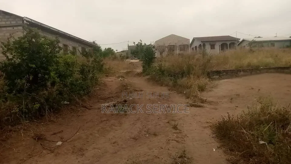 Parcelle À Vendre Derrière l'Académie Militaire De Brazzaville