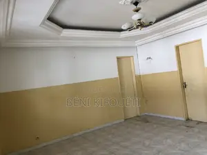 3chbre Maison dans Mr Blaise, Lumumba à Louer