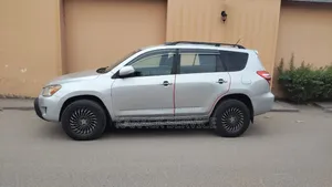 Toyota RAV4 2024 Gris