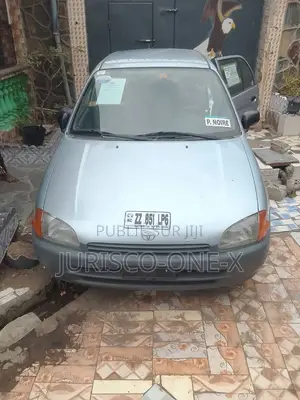 Toyota Starlet 2000 Gris
