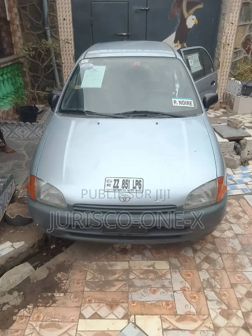 Toyota Starlet 2000 Gris