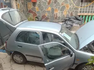 Toyota Starlet 2000 Gris