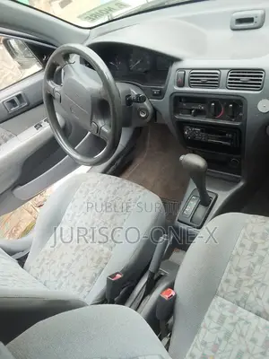 Toyota Starlet 2000 Gris