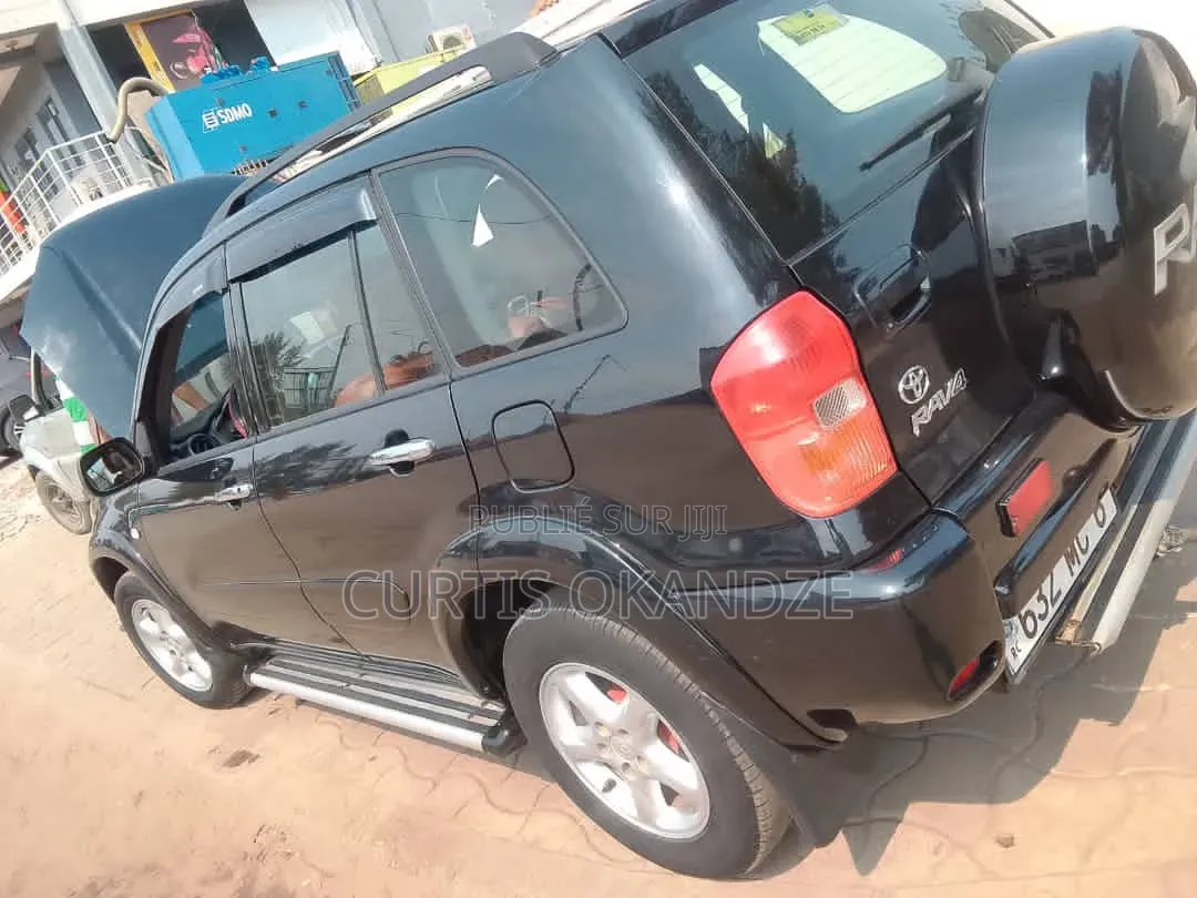 Toyota RAV4 2022 Noir