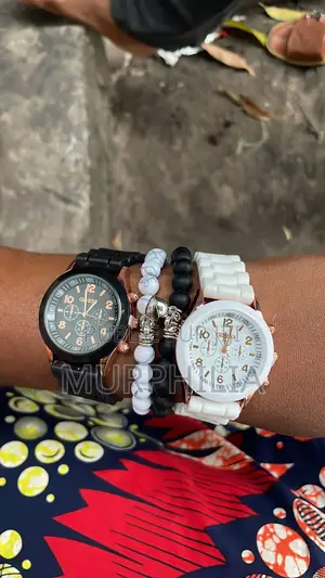 Montre Élégante + Bracelets Assortis – Neuf – 7 500 Fcfa