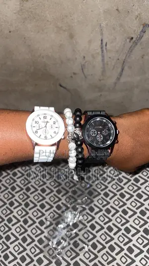 Montre Élégante + Bracelets Assortis – Neuf – 7 500 Fcfa