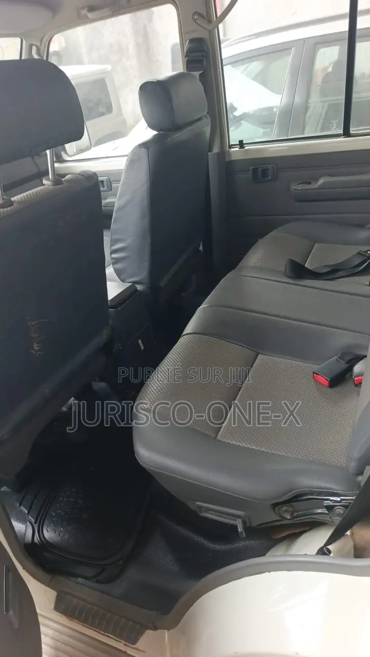 Toyota Land Cruiser 4x4 2005 Blanc