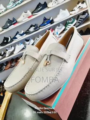 Mocassins Homme en Cuir De Couleur Beige À 38000 Négociable