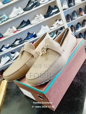 Mocassins Homme en Cuir De Couleur Beige À 38000 Négociable