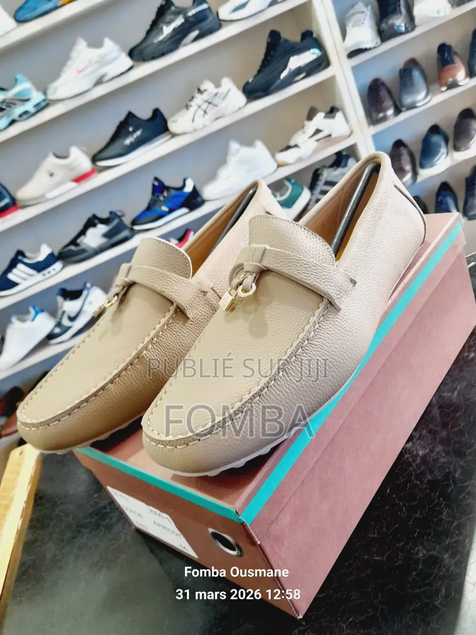 Mocassins Homme en Cuir De Couleur Beige À 38000 Négociable