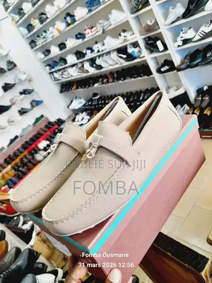 Mocassins Homme en Cuir De Couleur Beige À 38000 Négociable