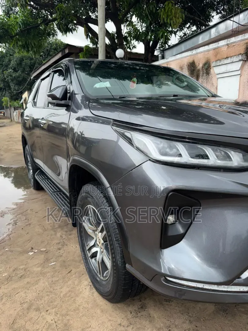 Toyota Fortuner 2018 Noir