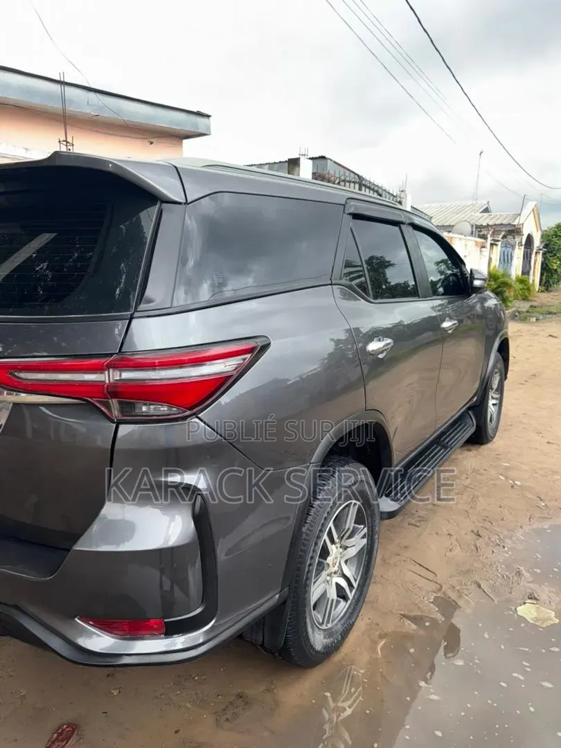 Toyota Fortuner 2018 Noir
