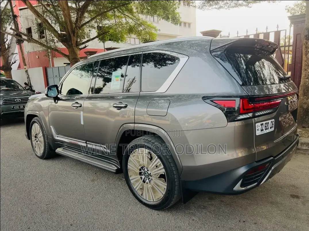 Nouveau Lexus LX 500d 2026 Gris