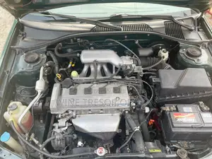 Toyota Avensis 1.6 VVT-i 2000 Vert