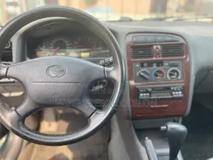 Toyota Avensis 1.6 VVT-i 2000 Vert
