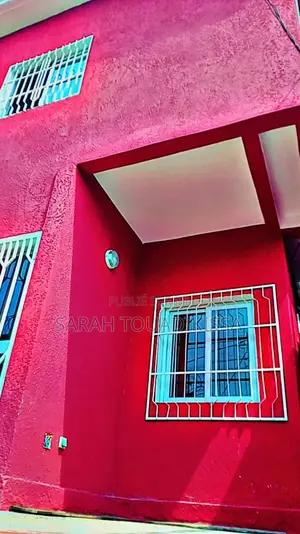 Furnished 4chbre Duplex dans Sarah Ilmoy, Bacongo à Louer