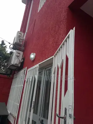 Furnished 4chbre Duplex dans Sarah Ilmoy, Bacongo à Louer