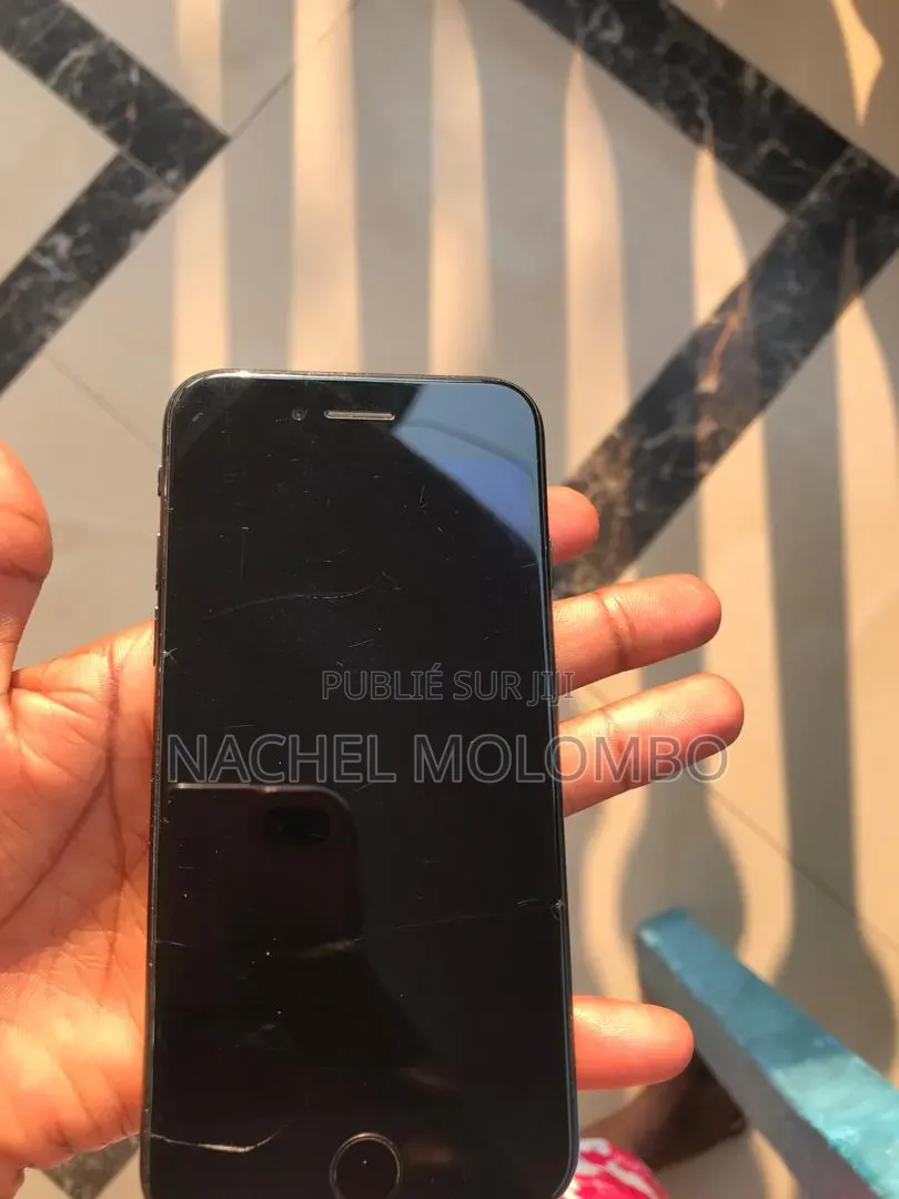 Apple iPhone SE 64 GB Noir
