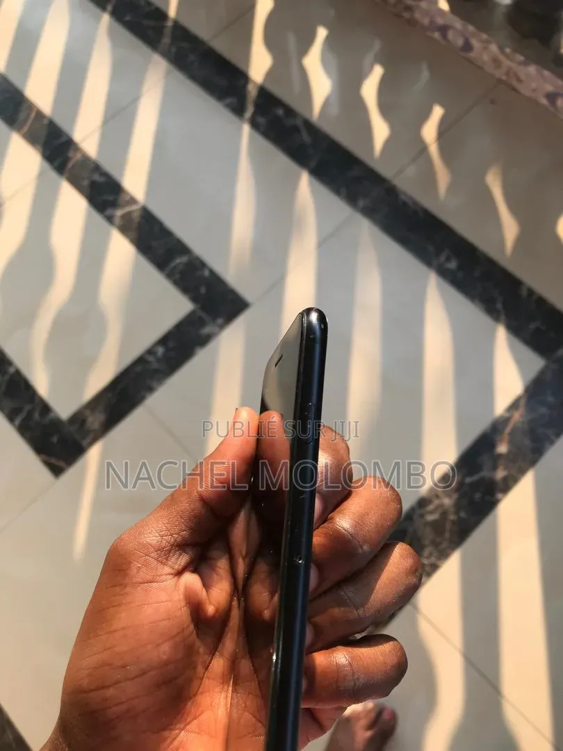 Apple iPhone SE 64 GB Noir