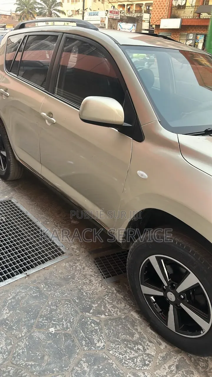 Toyota RAV4 2017 Jaune