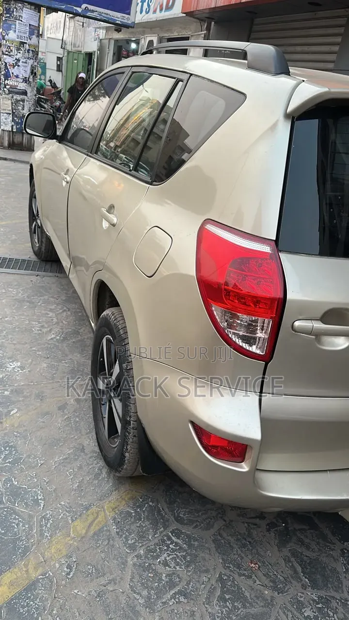 Toyota RAV4 2017 Jaune
