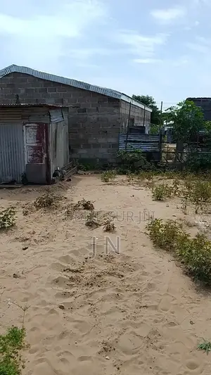 Parcelle À Vendre Au Quartier Patra l'Hôpital