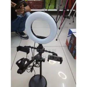 Mini Ring Light Led Avec Trépied – Comme Neuf – 4 000 Fcfa