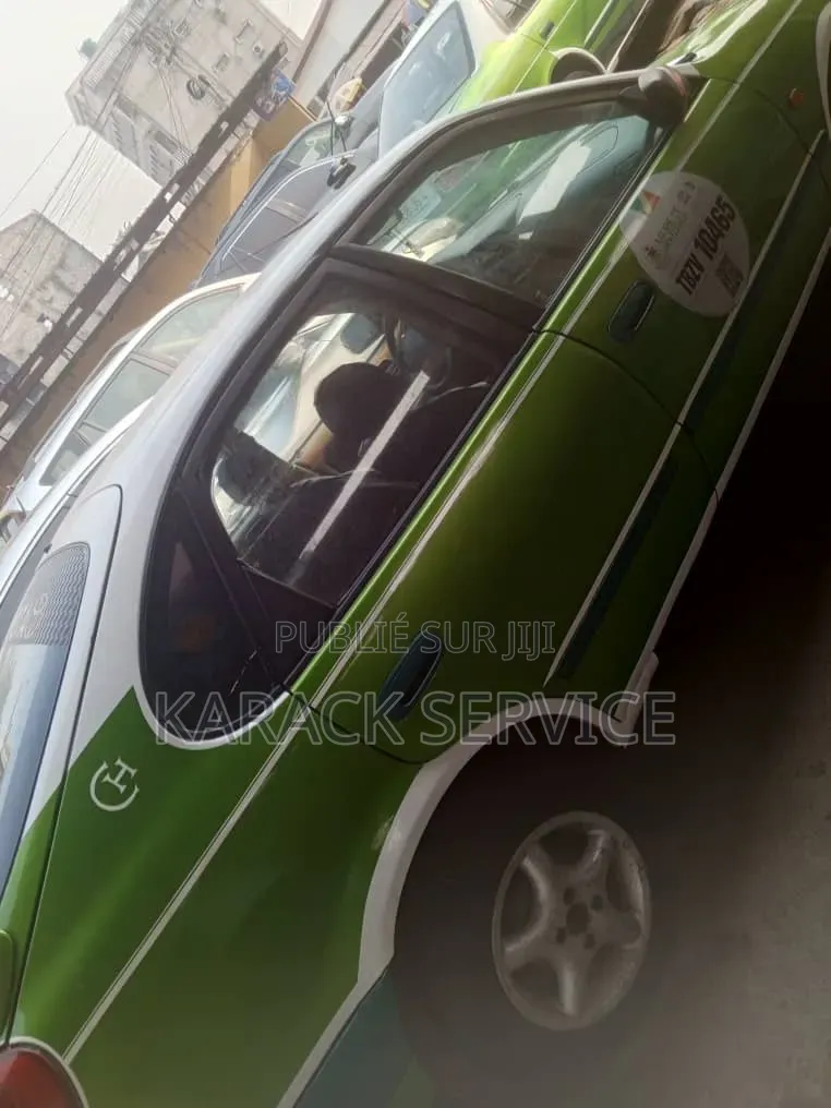 Toyota Corolla 2021 Vert