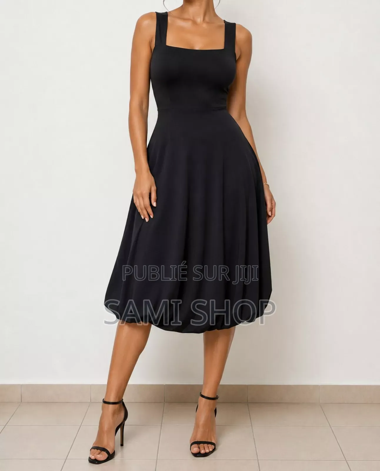 Robe Noire Élégante, Chic Et Raffinée