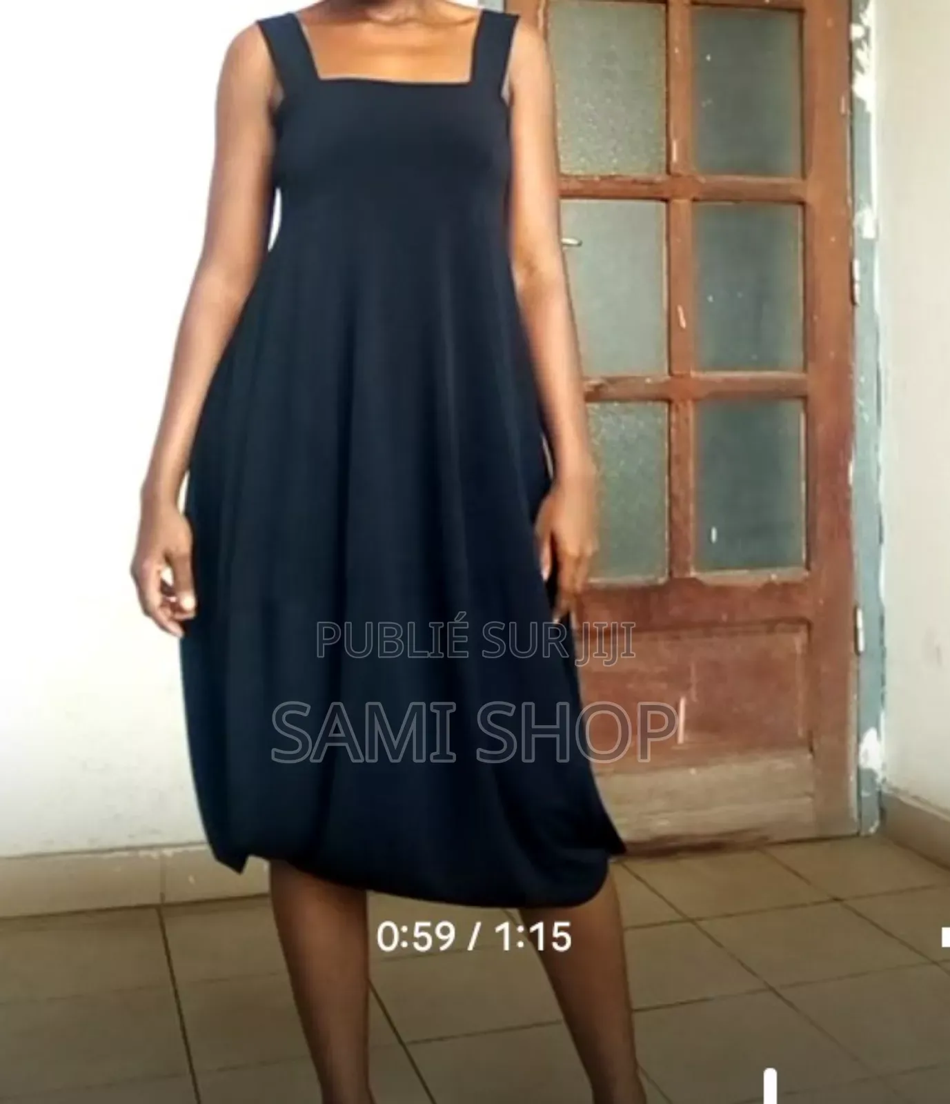 Robe Noire Élégante, Chic Et Raffinée