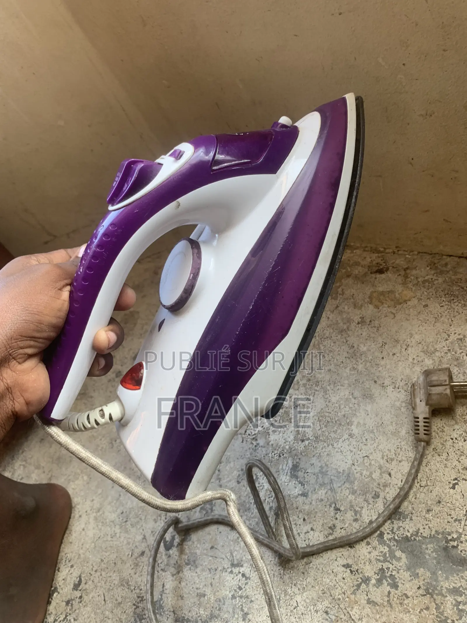 Fer À Repasser À Vendre À 5000f Pour Plus D’Infos