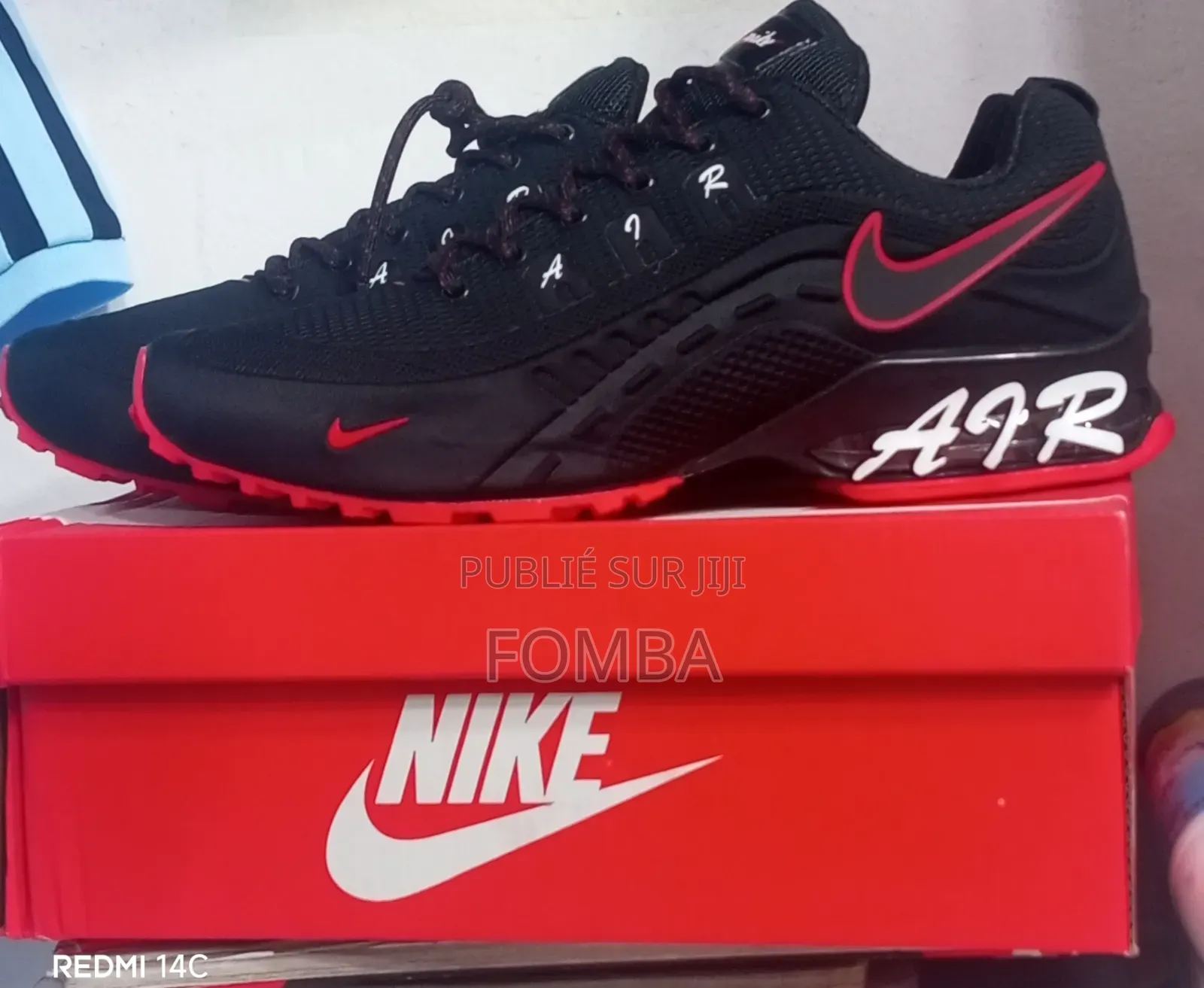 Basket Nike Avec Carton De Couleur Noir Rouge À 35000 À Discuter