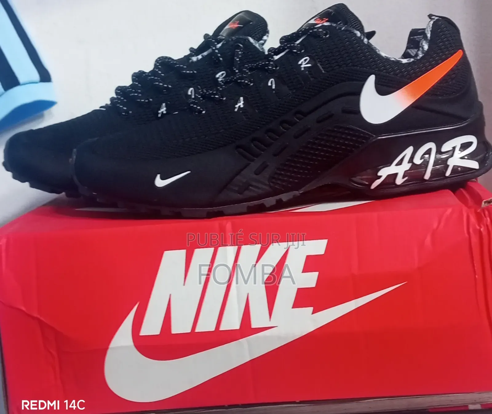 Basket Air Nike De Couleur Noir À 35000 À Discuter