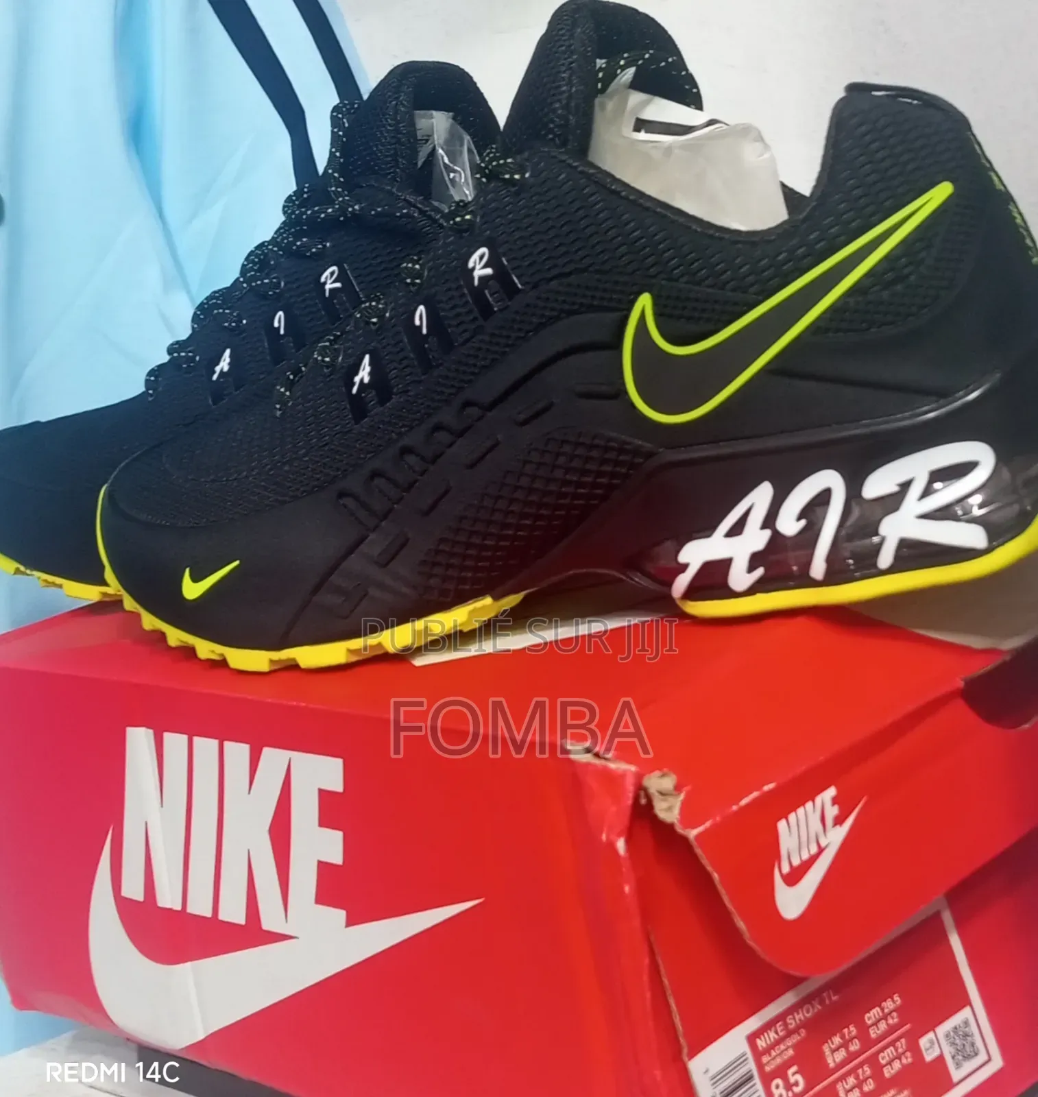 Basket Air Nike De Couleur Noir Vert Dans Le Carton À 35000 À Débattre