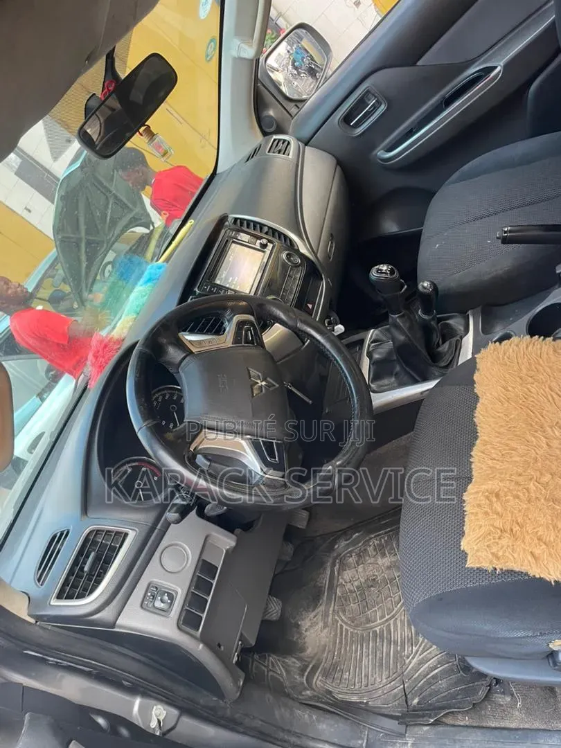 Mitsubishi L200 2023 Noir