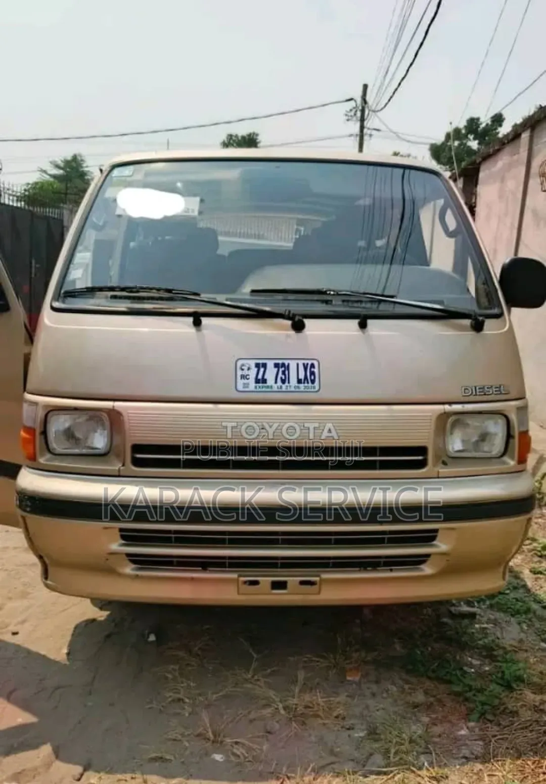 Toyota HiAce 2023 Jaune