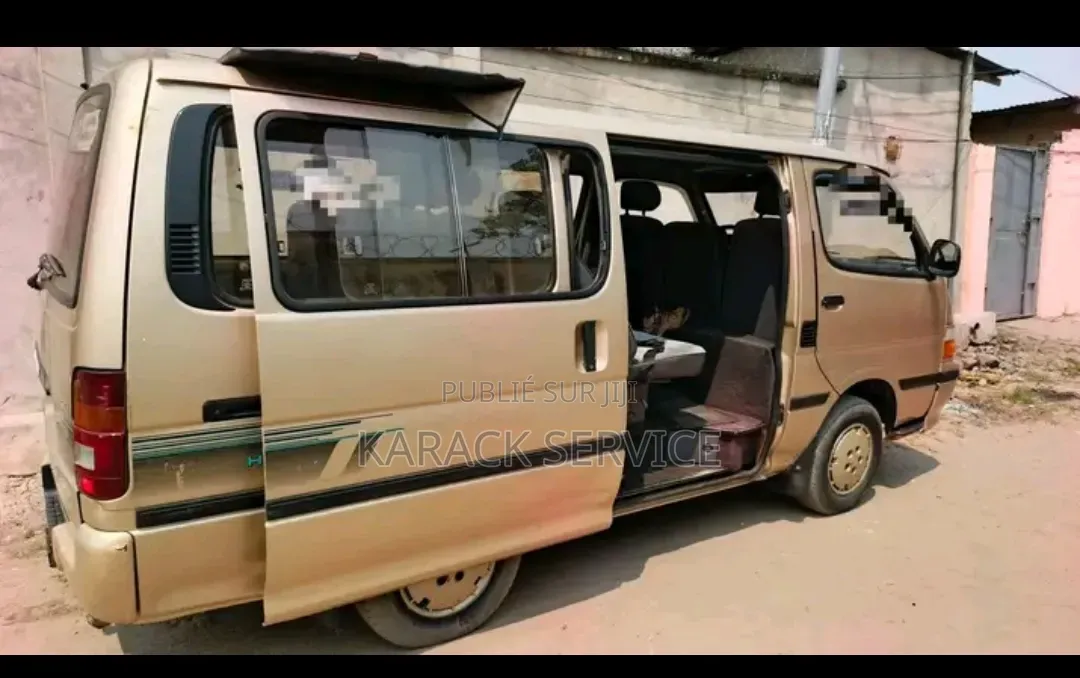Toyota HiAce 2023 Jaune