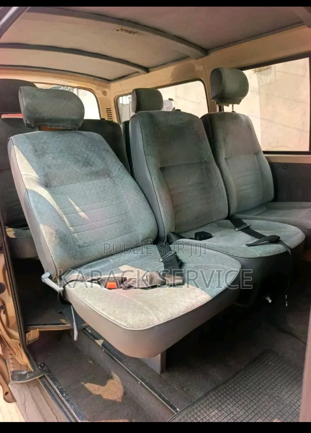 Toyota HiAce 2023 Jaune