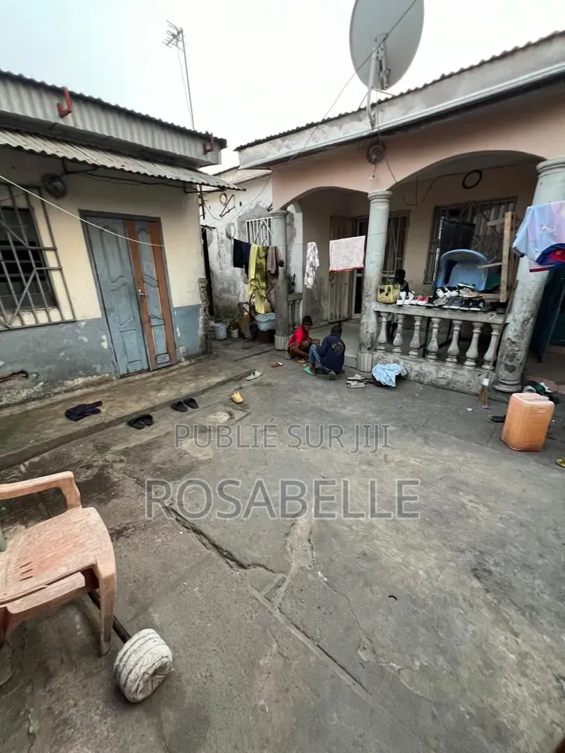 4chbre Blocs d'appartements dans Mfilou-Ngamaba à Vendre