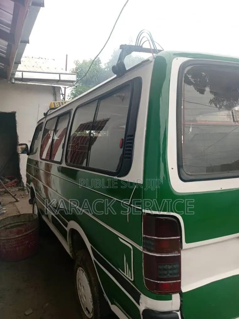 Toyota HiAce 2023 Vert