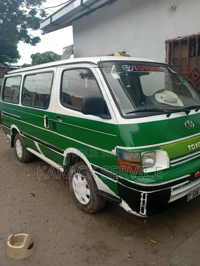 Toyota HiAce 2023 Vert