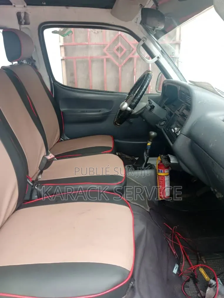 Toyota HiAce 2023 Vert