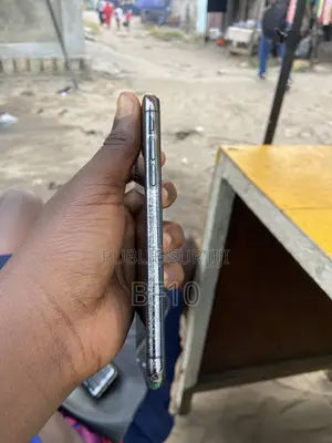 Apple iPhone X 64 GB Noir