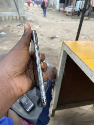 Apple iPhone X 64 GB Noir